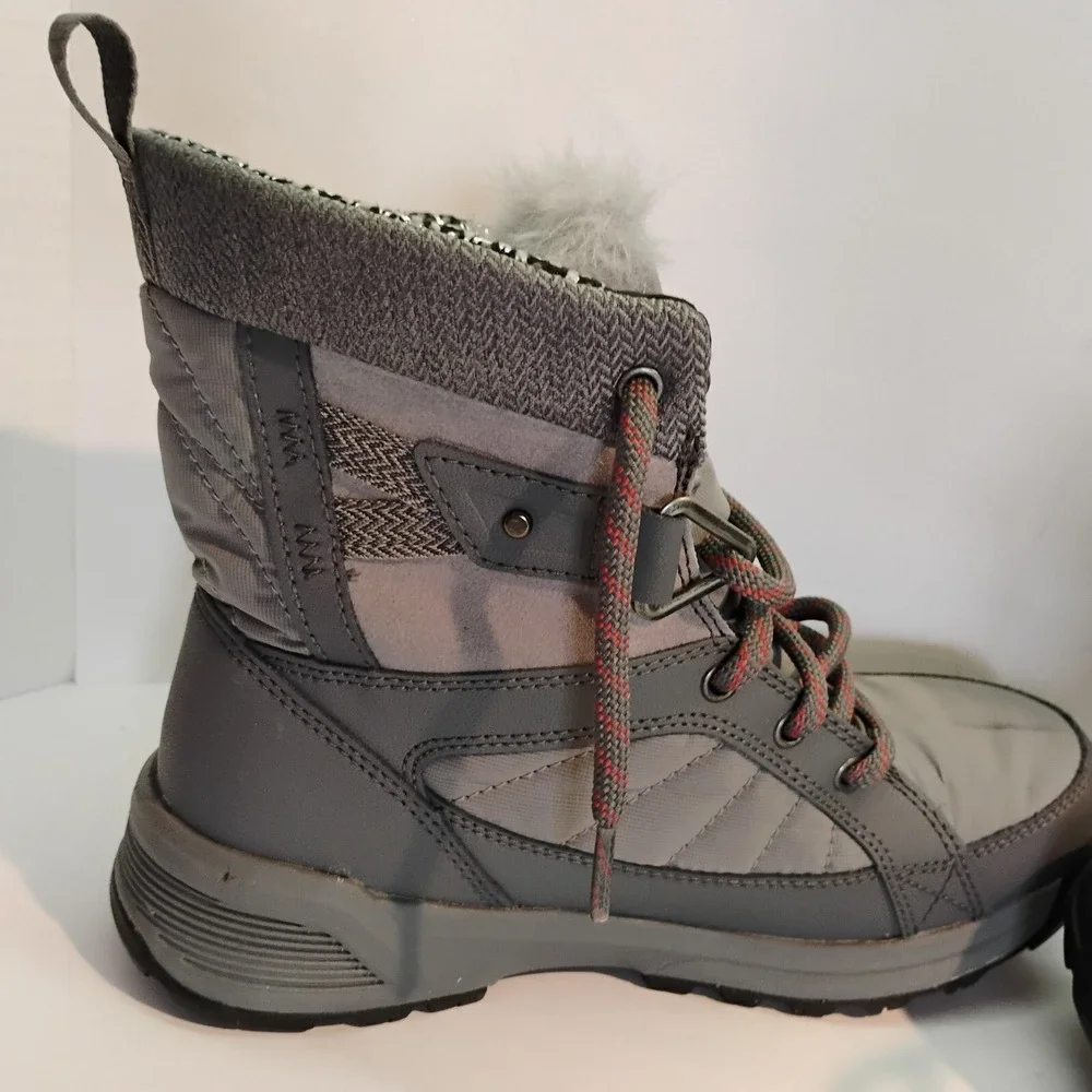 Columbia Meadows Shorty Boots Womens Gray Size 6 Omni-Heat 3D Hiking